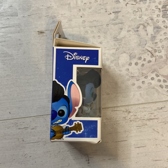 Funko Pop Elvis Stitch Disney Exclusive Pocket Pop Keychain - Picture 8 of 10